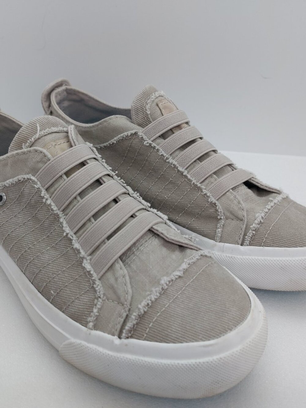 Blowfish Malibu Women's Canvas Slip On Sneakers Size 6